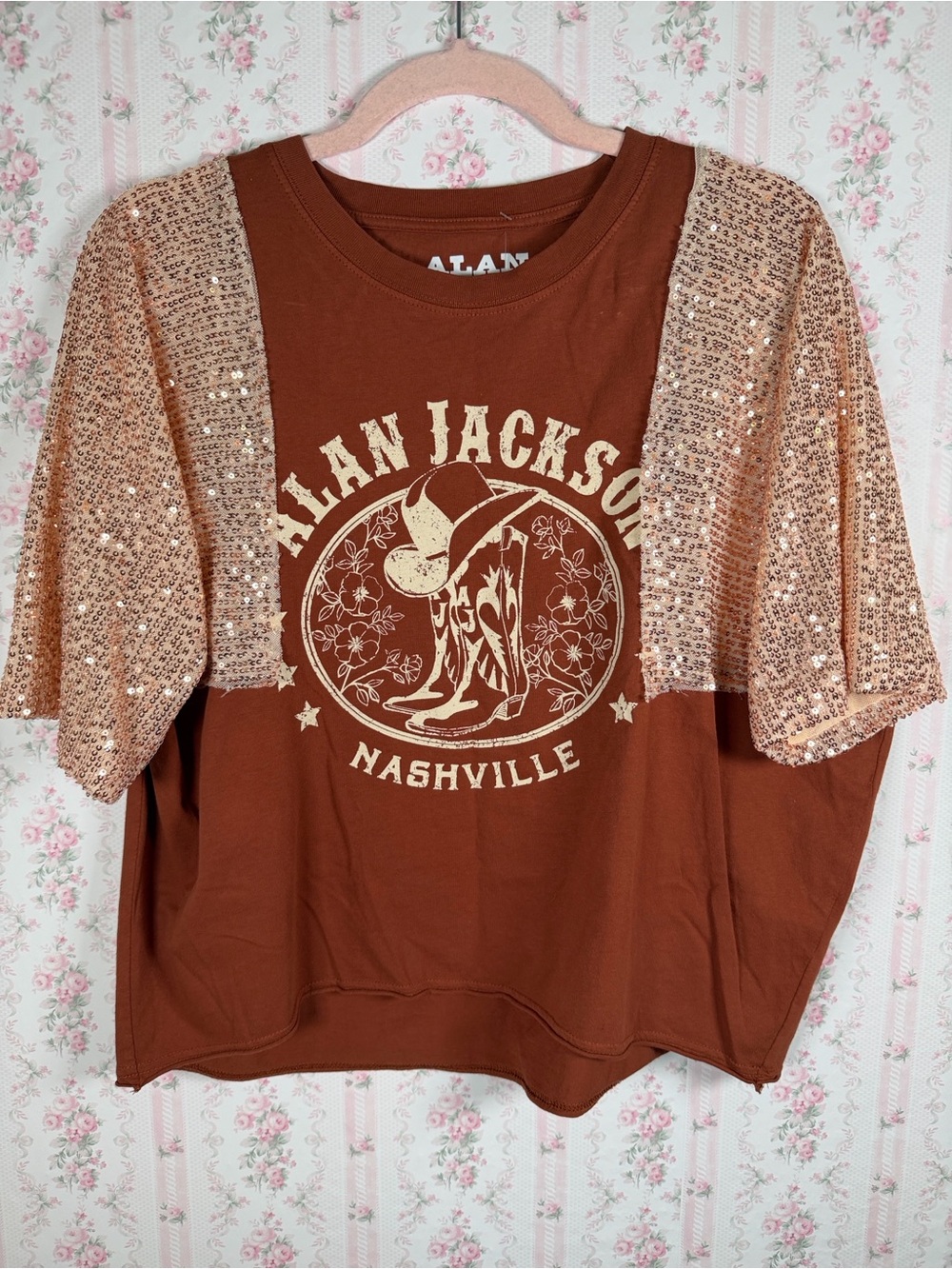 Alan Jackson Nashville Cropped Band Tee Sequin  M Goodie Two Sleeves Buckle New